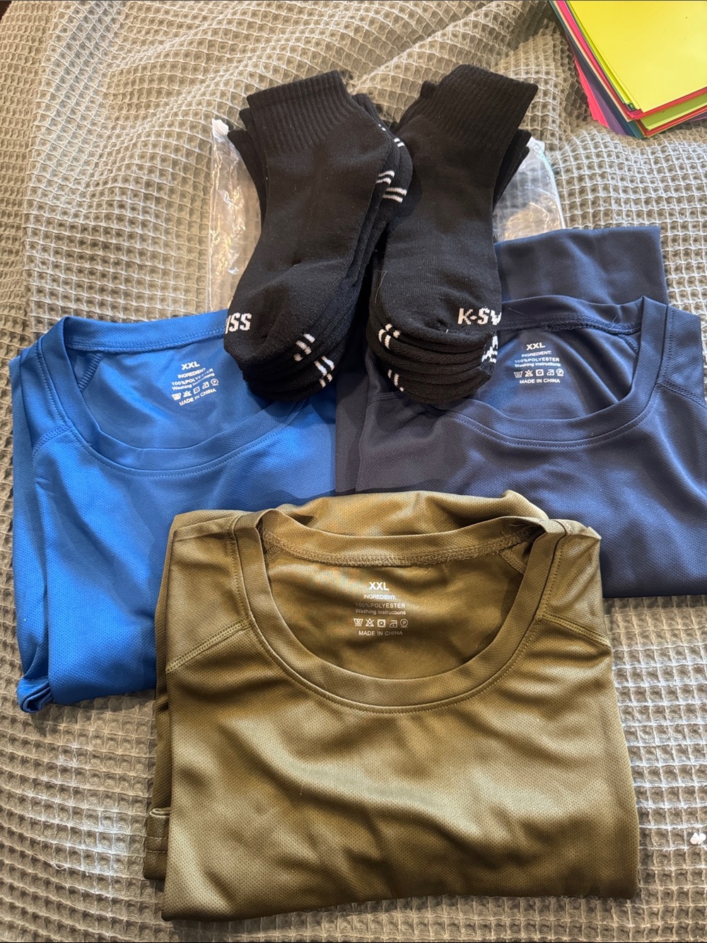 Men's Performance Crew Neck T-Shirts Blue, Navy, Olive and kswiss sock bundle